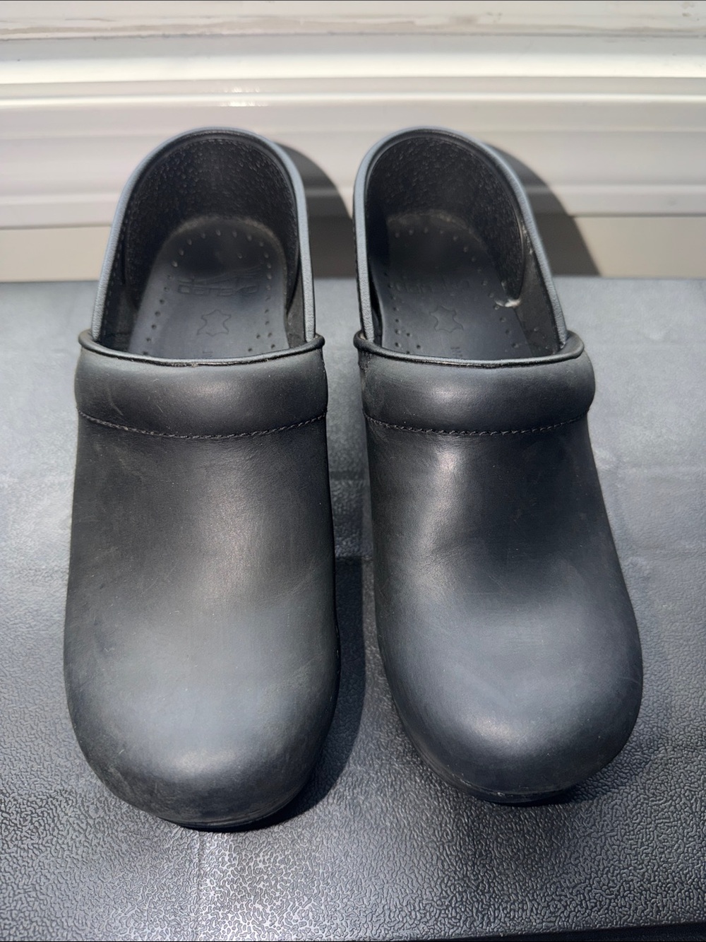Dansko Black Leather Slip-On Clogs. Sz 36 Narrow (see chart in pics for US size)